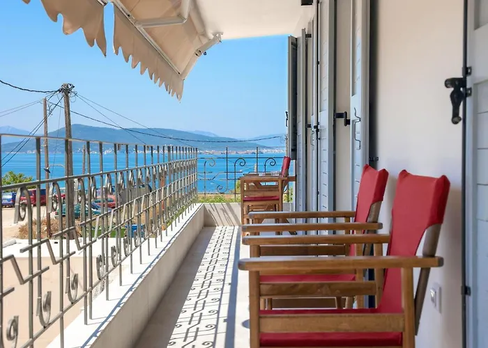 Axs First Floor Apartment Aegina Town